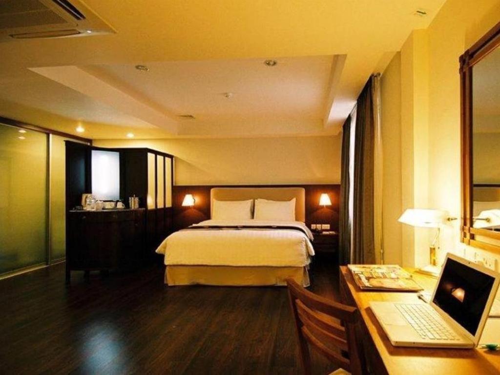 Plaza Sutera Biru Hotel Kuala Belait Kültér fotó