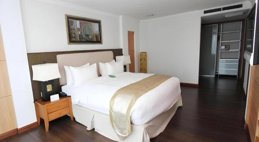 Plaza Sutera Biru Hotel Kuala Belait Kültér fotó