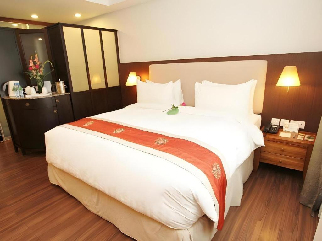 Plaza Sutera Biru Hotel Kuala Belait Kültér fotó
